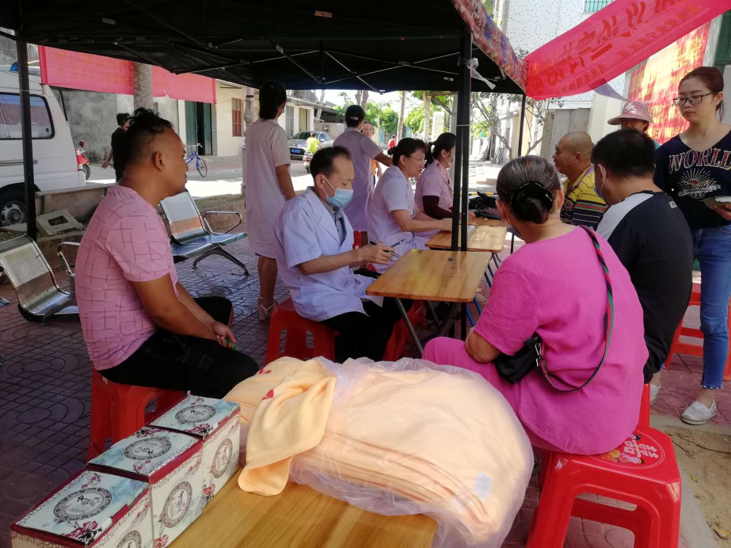 德州扑克大小
到文昌开展义诊宣传活动