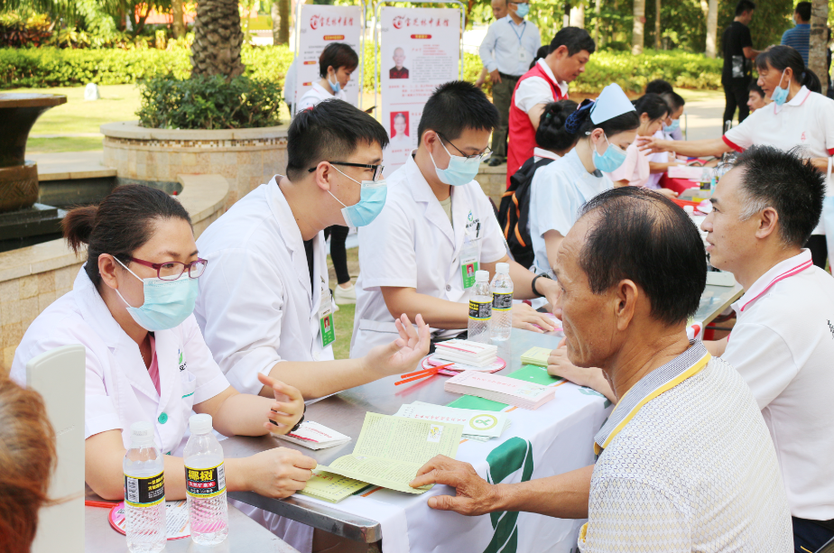 德州扑克大小
开展健康义诊宣传活动 把健康送到百姓身边