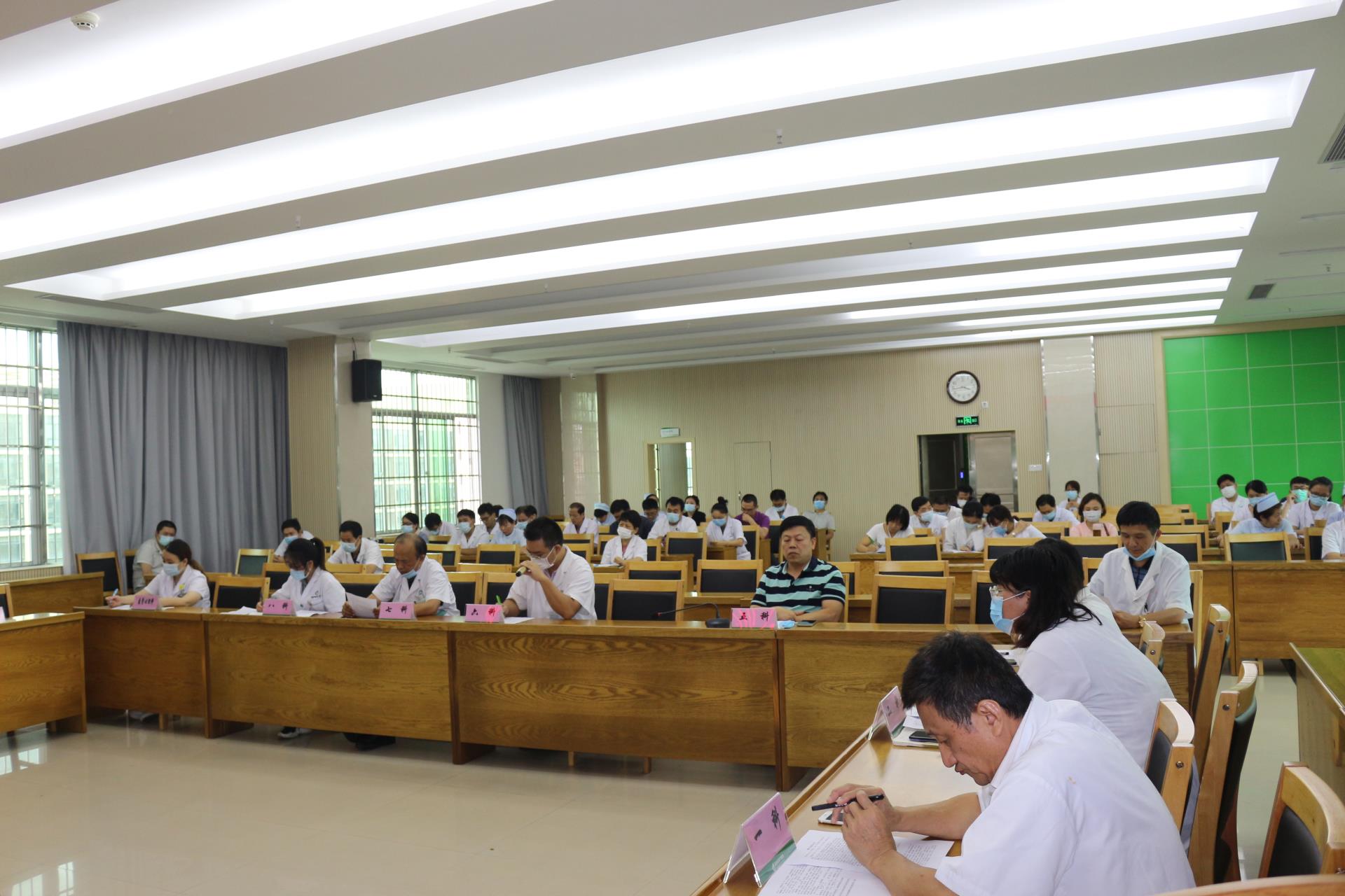 德州扑克大小
举办2020第三届“中国医师节”系列活动暨疑难病例讨论会 增强医务人员诊疗能力
