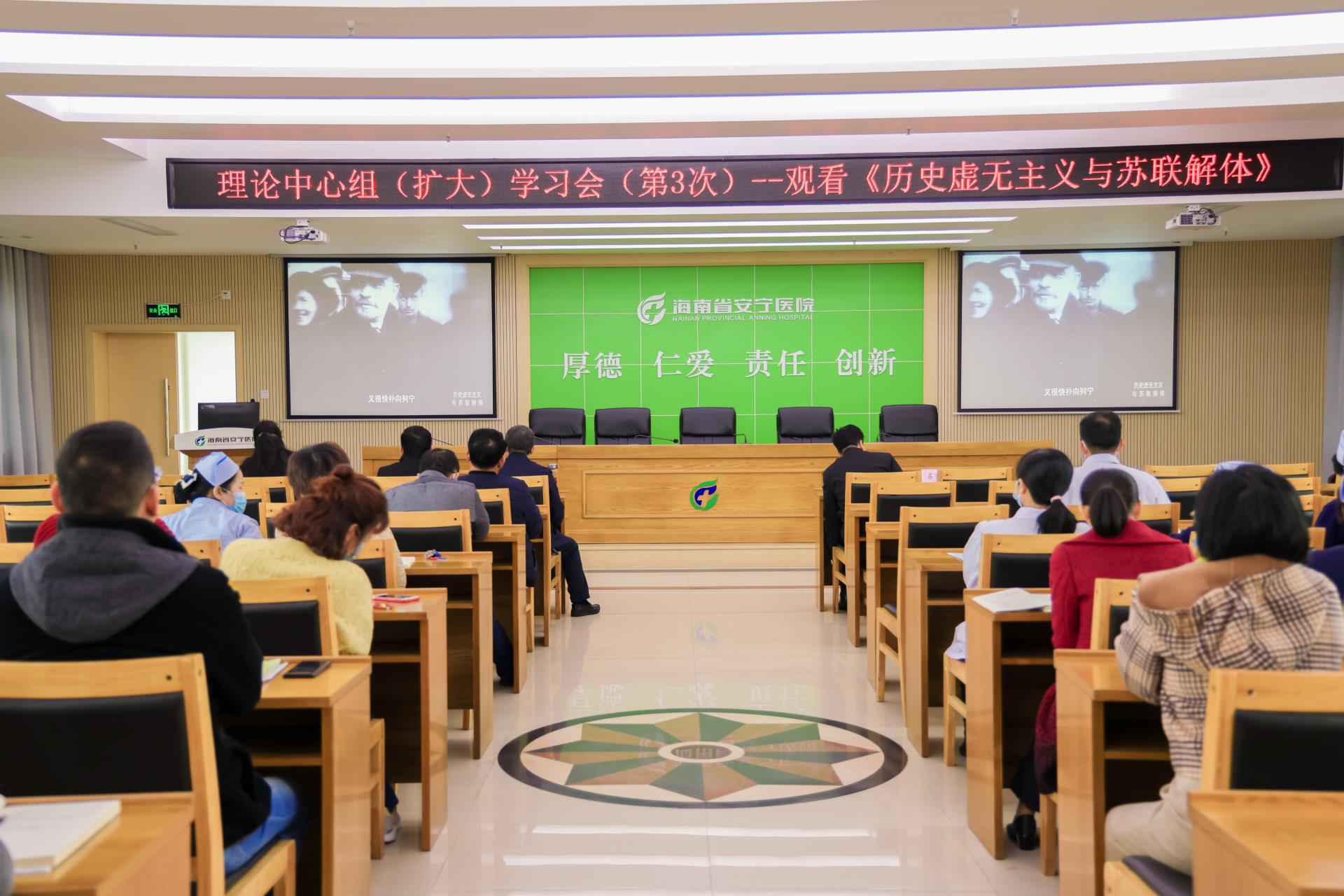 德州扑克大小
召开理论中心组（扩大）会集中观看党内思想教育片《历史虚无主义与苏联解体》