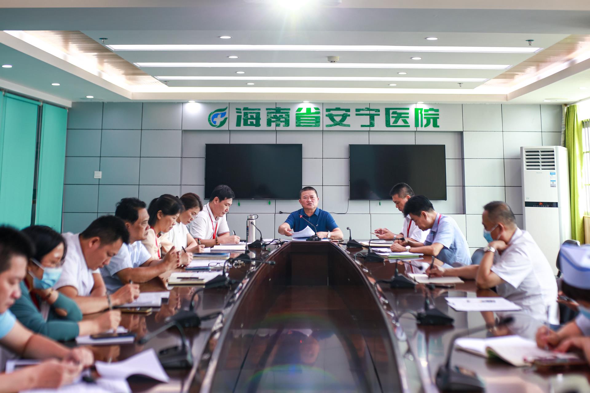 打造党建新高地 奋力争当排头兵 德州扑克大小
召开党建工作会议