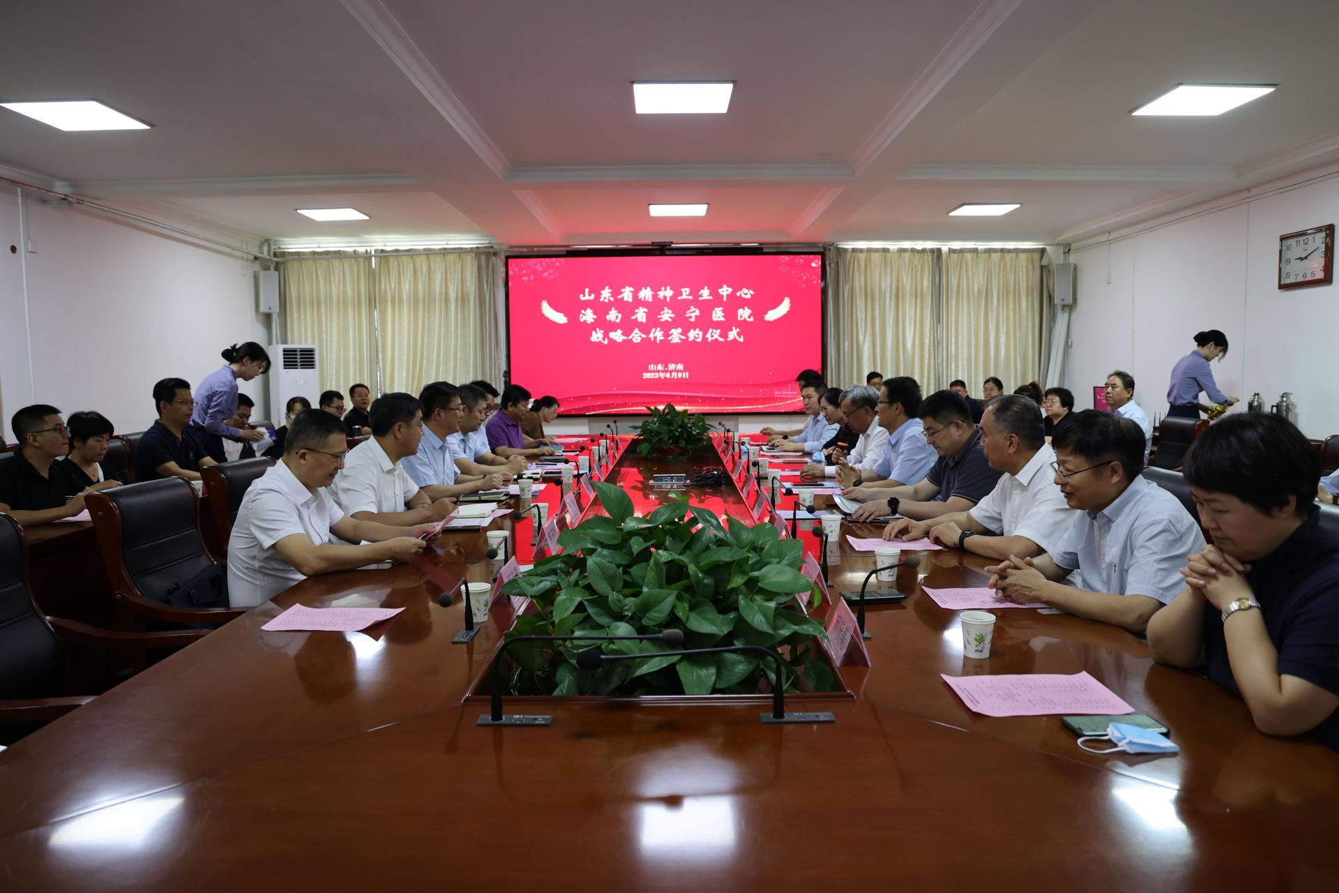 德州扑克大小
与山东省精神卫生中心签订战略合作协议