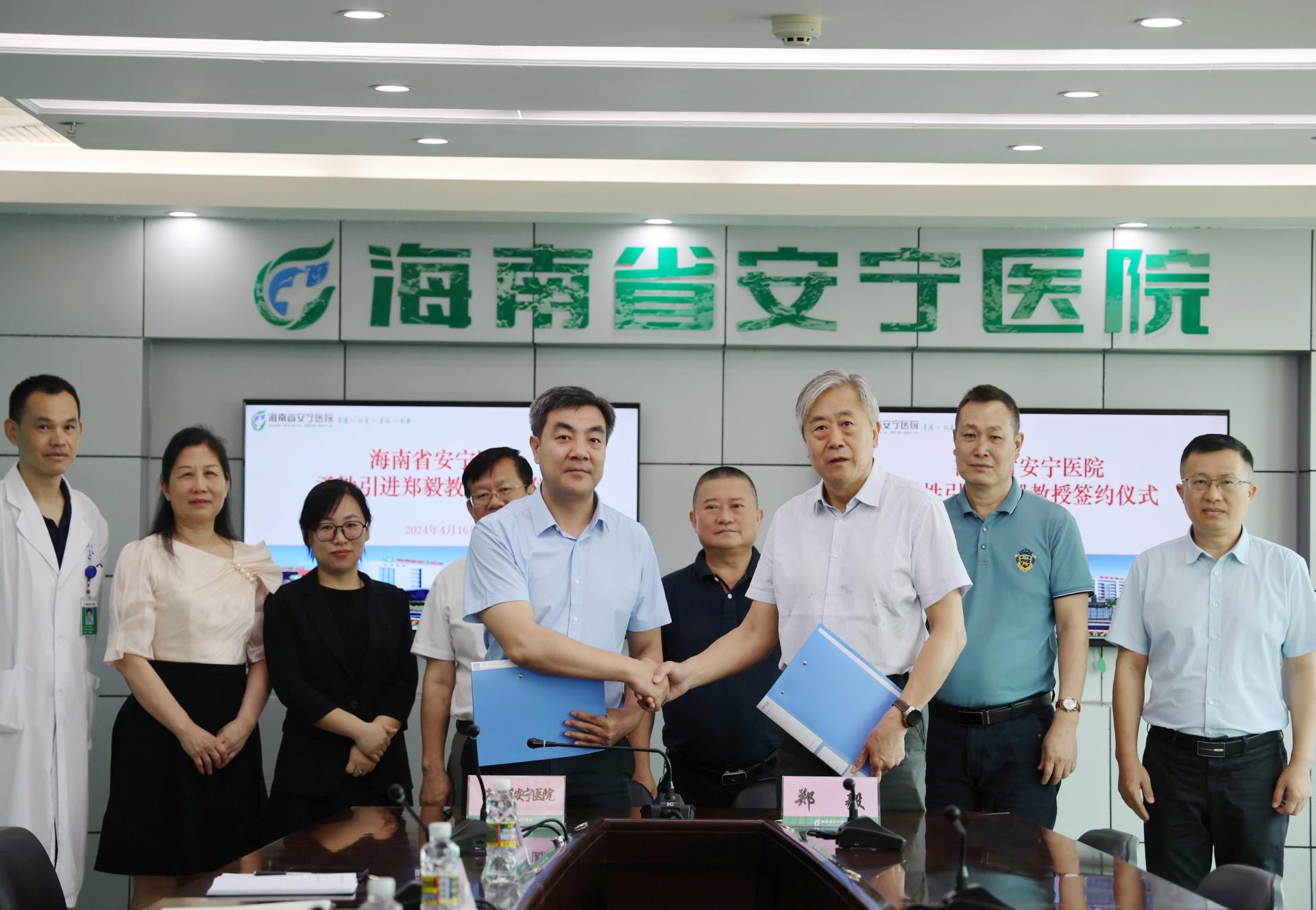 国内外知名儿童精神医学专家签约德州扑克大小
