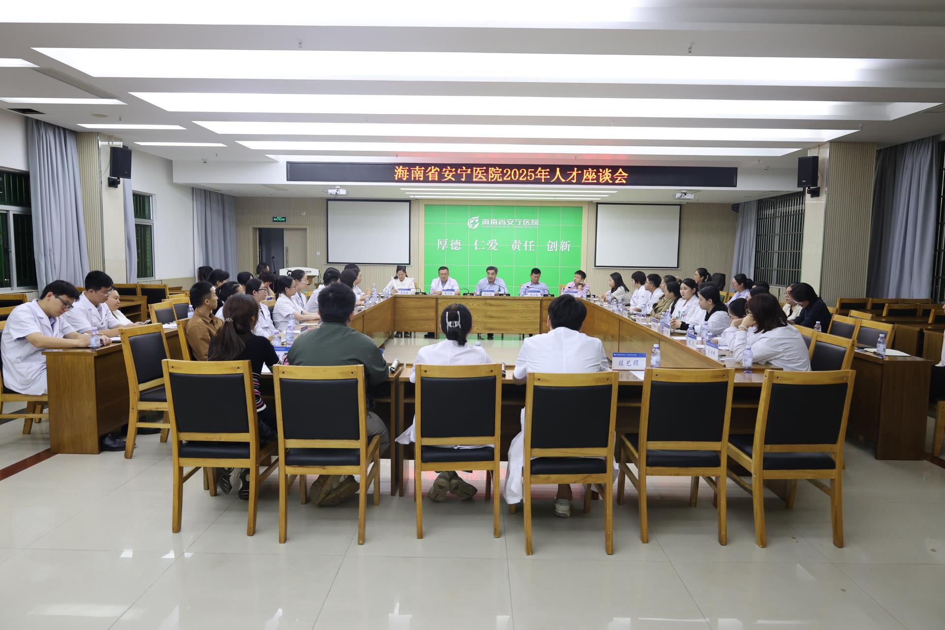 凝聚人才力量 共筑德州扑克大小
发展 德州扑克大小
召开2025年人才座谈会